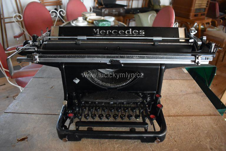 Starožitný psací stroj značky Mercedes