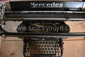 Starožitný psací stroj značky Mercedes