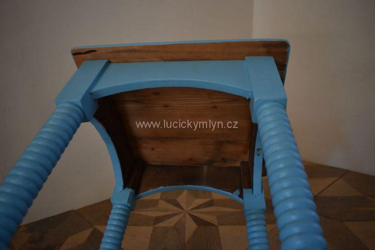 Praktické štokrle či stolička z období secese