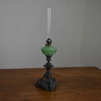 Nevšední starožitná petrolejová lampa