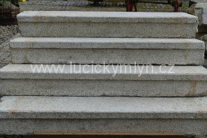 Romantické kamenné schody, staré více jak 100 let, vyrobené z masivní žuly - 12 ks