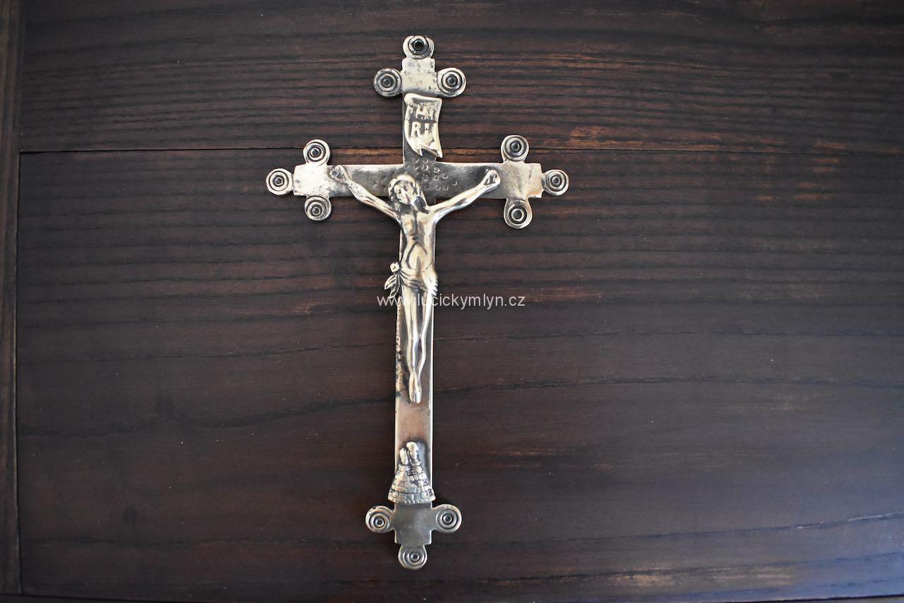 Malý starožitný krucifix Malý starožitný krucifix