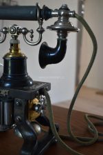 Unikátní starožitný telefonní přístroj