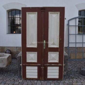 Starožitné vchodové dveře v neorenesančním stylu, ze závěru 19. stol.