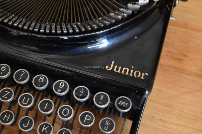 Sběratelsky zajímavý, starožitný psací stroj značky Remington Junior