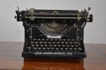 Starožitný psací stroj zn. Underwood vyrobený v USA