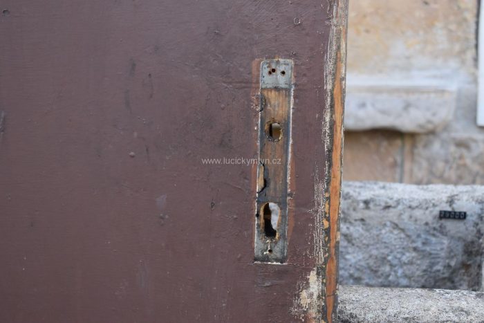 Starožitné skládané dveře