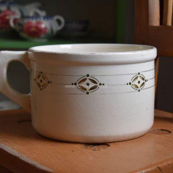 Vkusný secesní nočník z leskle glazované keramiky