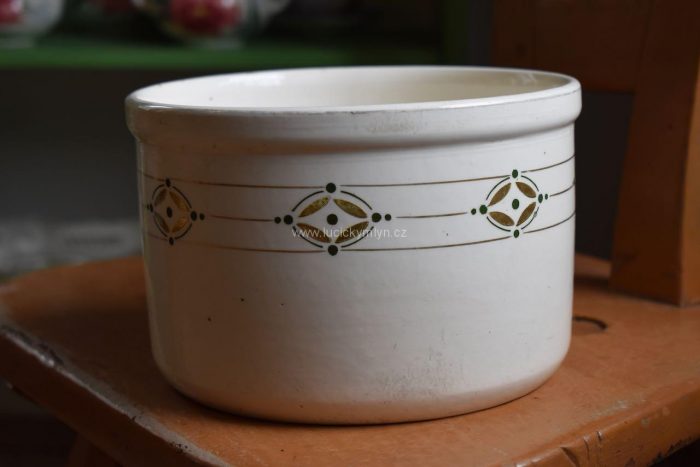 Vkusný secesní nočník z leskle glazované keramiky