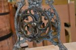 Převíjecí či stáčecí stojan z umělecké litiny - technická starožitnost