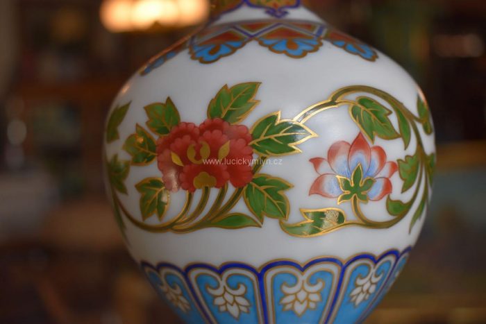 Starožitná luxusní foukaná váza
