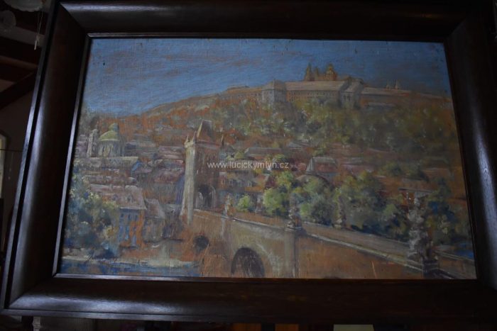 Větší starožitný obraz Prahy s Karlovým mostem a Hradčany,