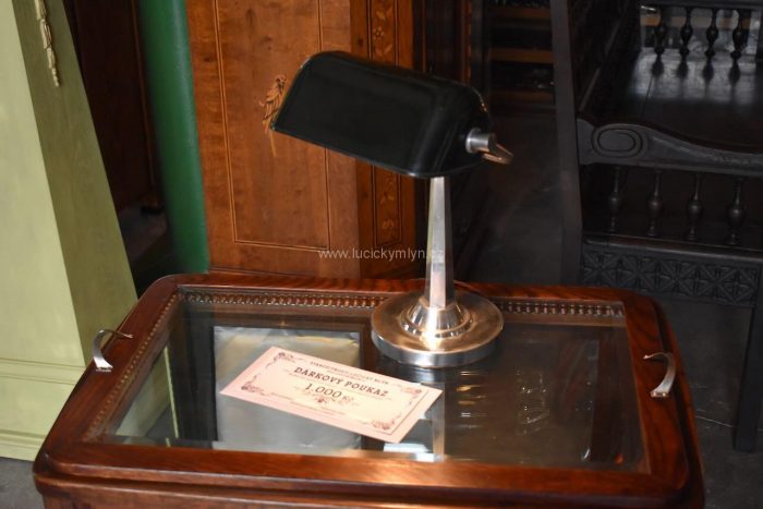 Starožitná bankovní lampička z leštěné hliníkové slitiny