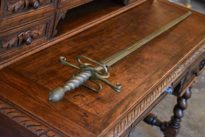 Starožitná napodobenina renesančního meče