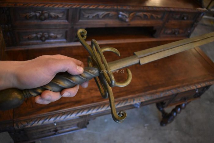 Starožitná napodobenina renesančního meče