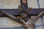 Starožitný řezaný Kristus na kříži