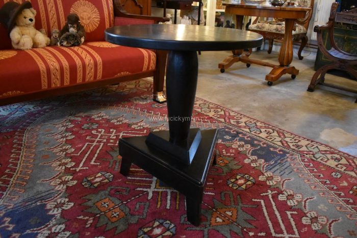 Originální a zcela unikátní kubistický stolek