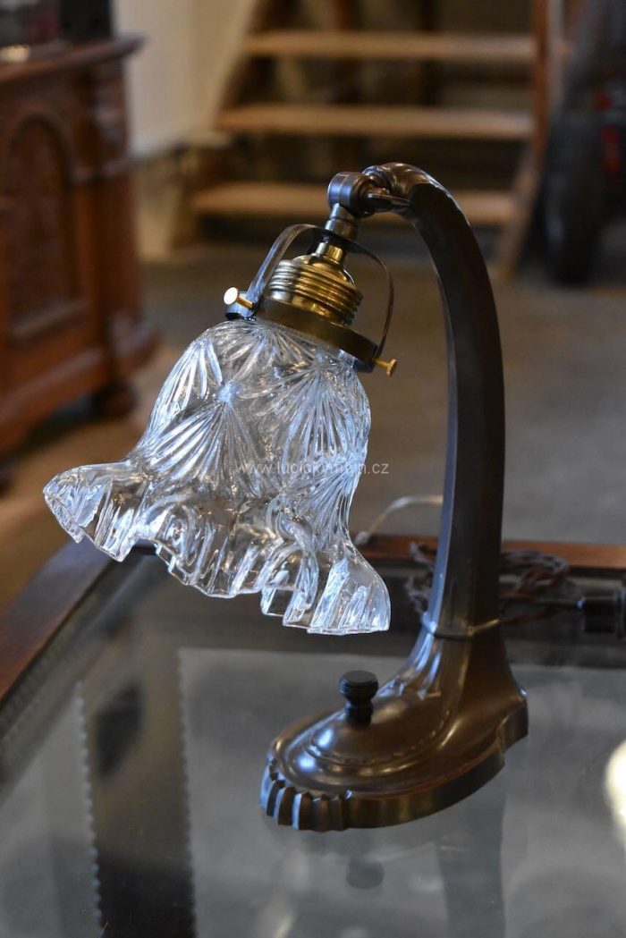 Krásná starožitná secesní lampička z měděné slitiny