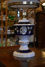 Starožitná petrolejová lampa z Durinské porcelánky WALENDORF