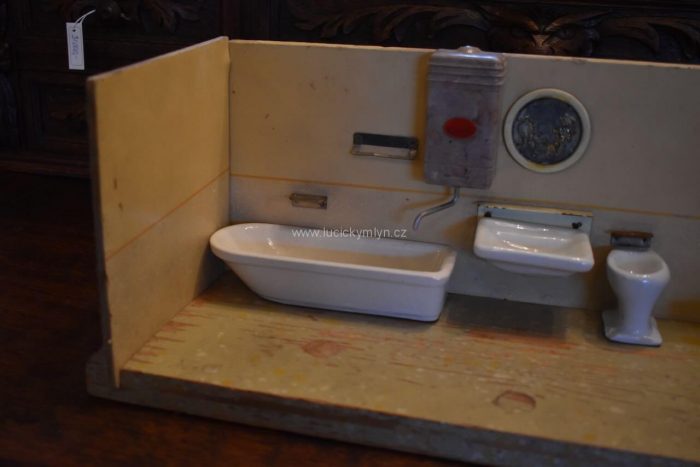 Starožitný pokojíček - originální zmenšenina koupelny