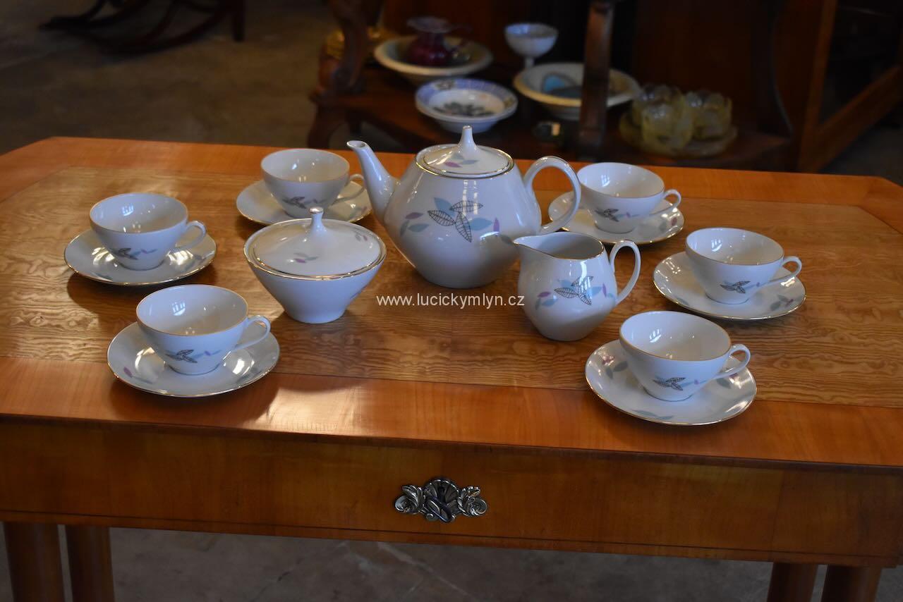 Elegantní porcelánový servis v bruselském stylu Elegantní porcelánový servis v bruselském stylu