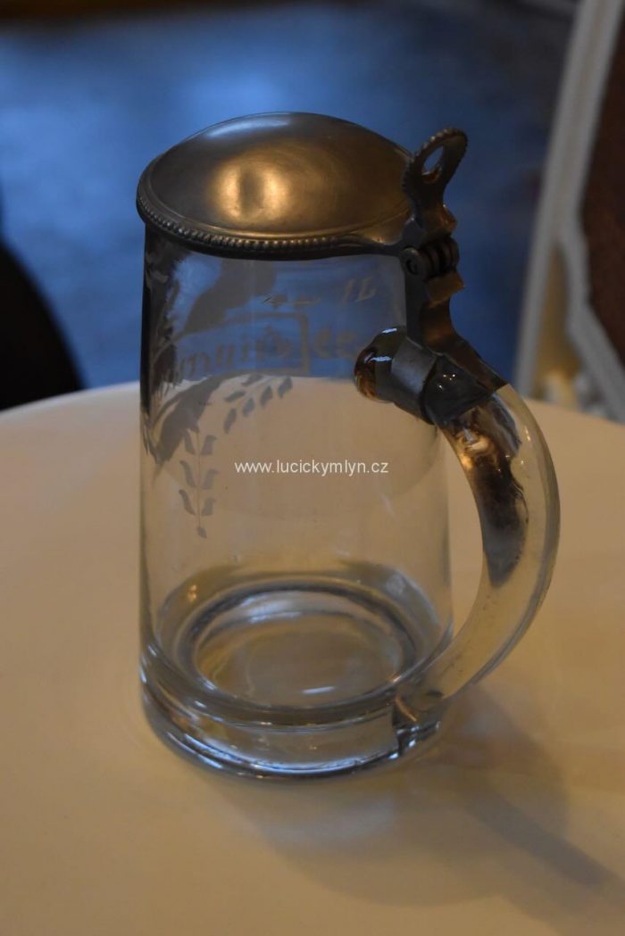 Starožitný korbel 1 L z čirého skla