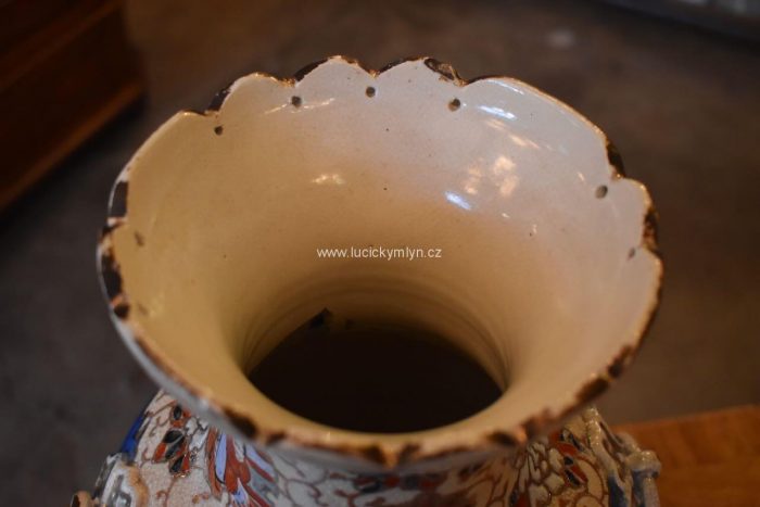 Vyšší starožitná keramická váza v čínském stylu