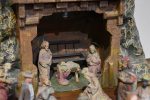 Starožitný betlém oslavující narození Ježíše a klanění Tří králů