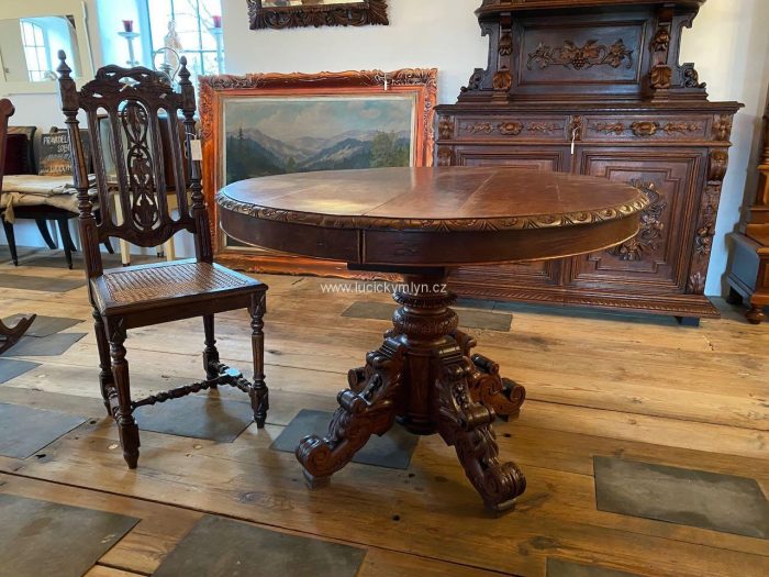 Starožitný rozkládací dubový stůl se židlemi