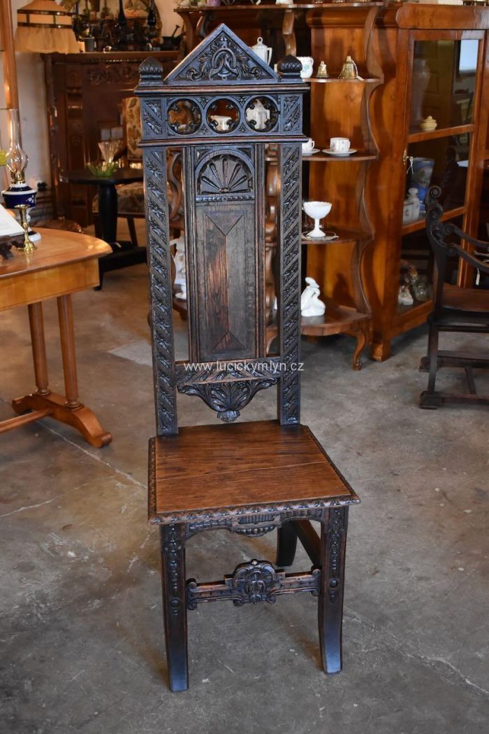 Starožitná trůnová židle