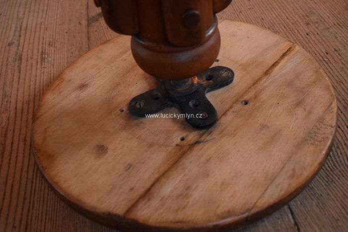Otáčecí pianová stolička z ohýbaného bukového dřeva