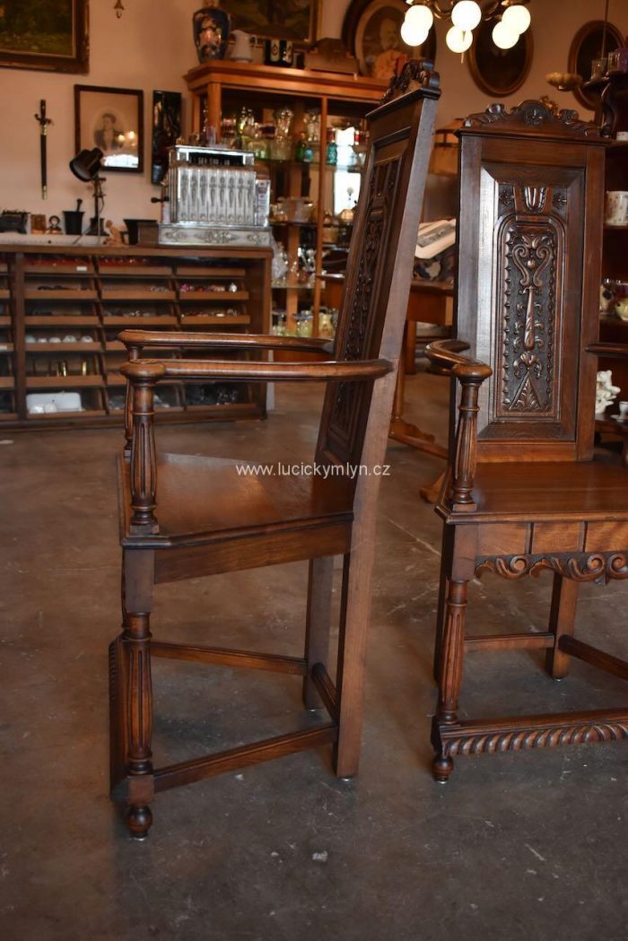Starožitné párové židle s područkami či křesílka