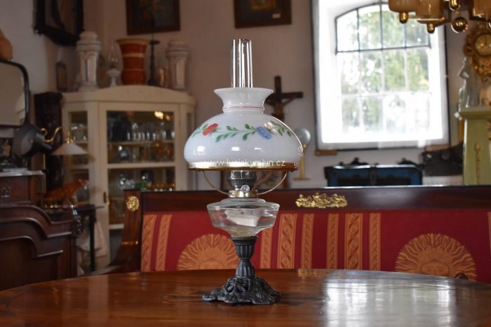 Historizující starožitná lampa