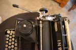 Starožitný psací stroj zn. INVICTA