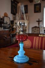 Krásná starožitná lampa na petrolej