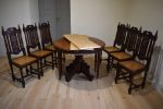 Starožitný rozkládací dubový stůl a židle