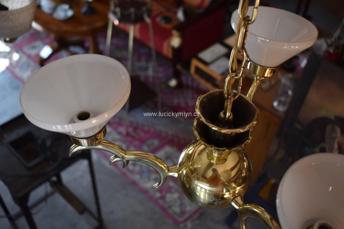 Menší tří-ramenný starožitný lustr ve svěžím rondokubistickém stylu