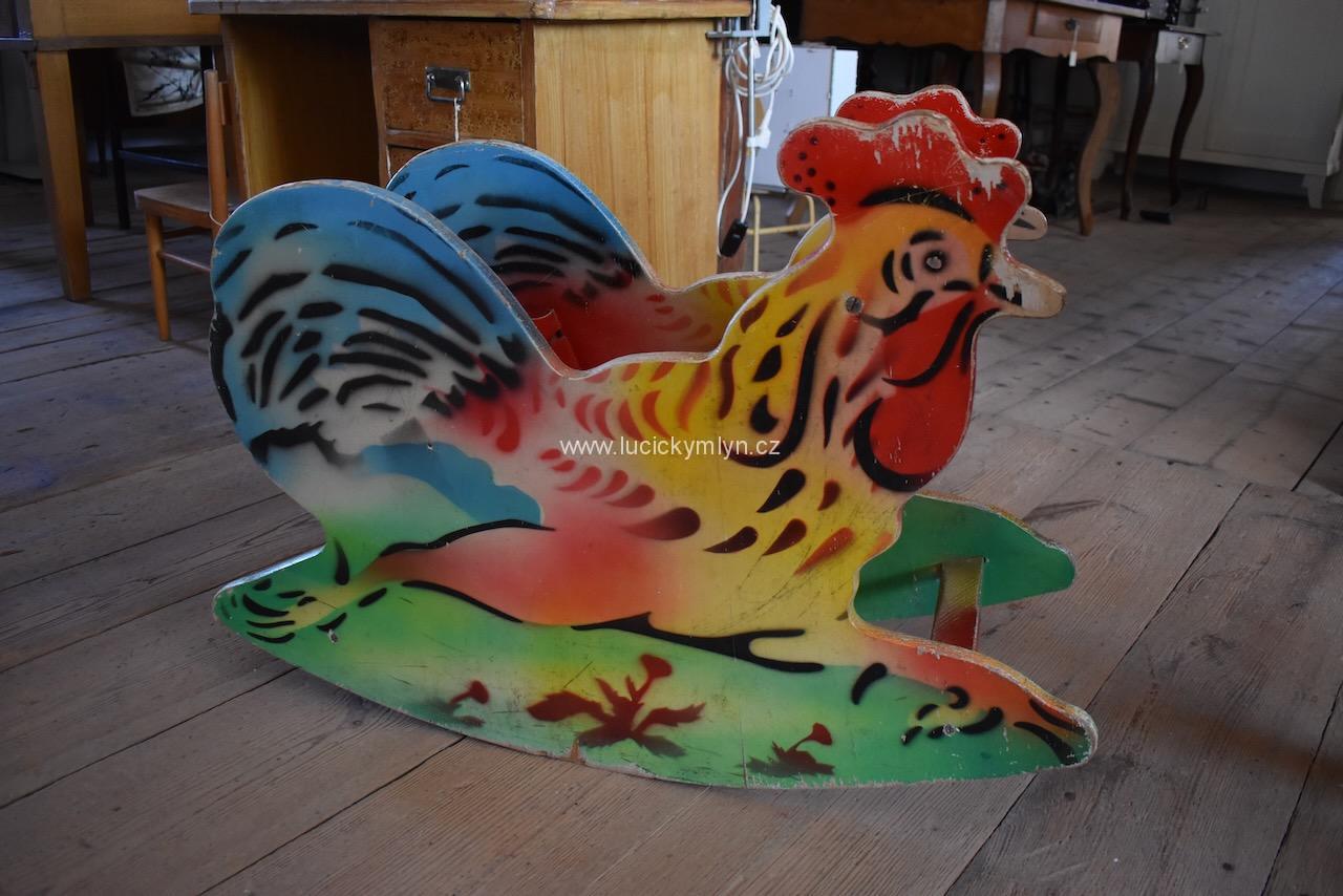 Oblíbená retro hračka houpací kohouti Oblíbená retro hračka houpací kohouti