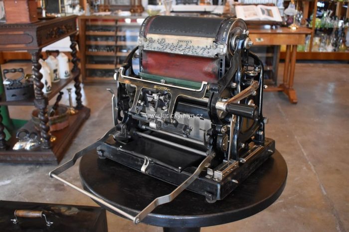 Starožitný kopírovací stroj