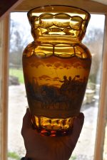 Větší starožitná luxusní váza z období I. republiky
