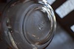 Velká starožitná karafa z foukaného skla