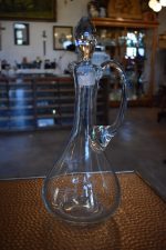 Velká starožitná karafa z foukaného skla