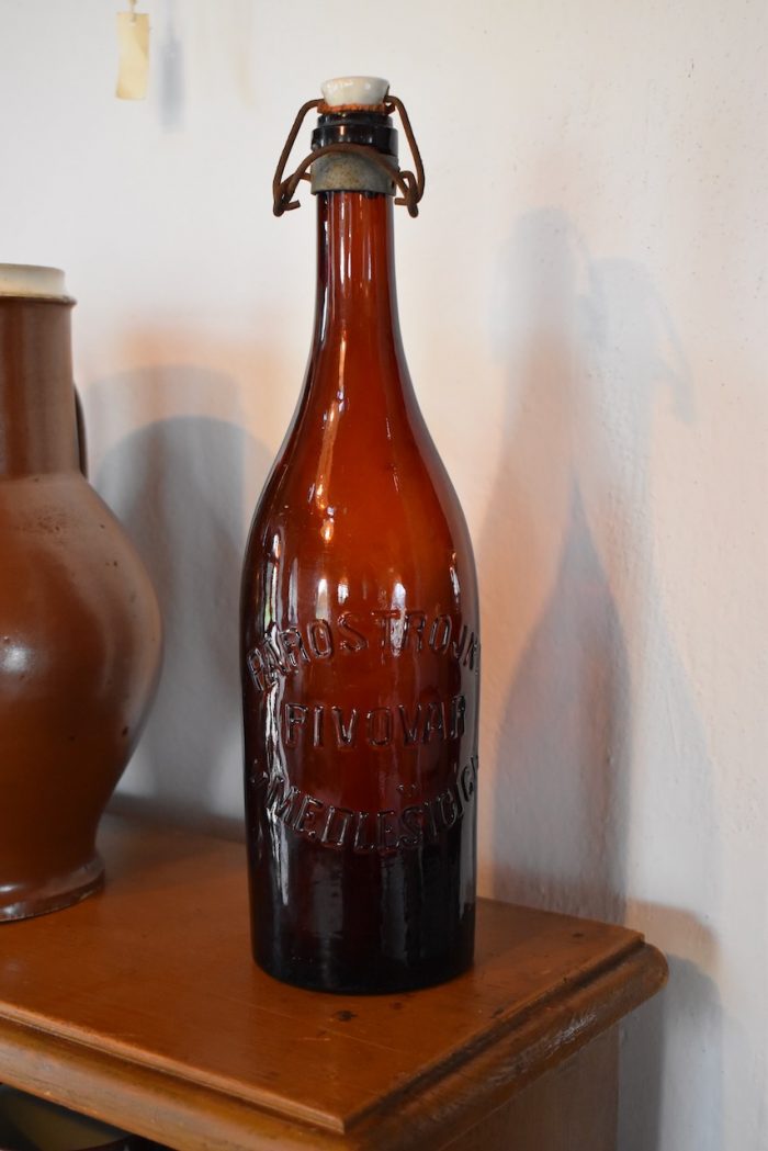 Starožitná pivní láhev PAROSTROJNÍ PIVOVAR v MEDLEŠICÍCH