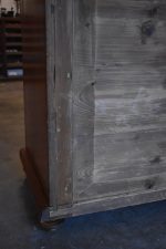 Starožitná úložná skříňka či spodek v historizujícím renesančním stylu, poctivě vyrobená z masivního jasanu okolo r. 1890