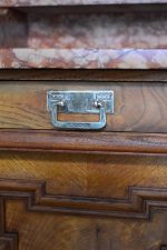 Starožitná jasanová skříňka v historizujícím renesančním stylu