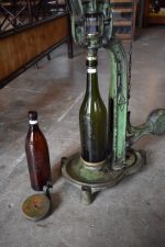 Starožitná páková špuntovačka na víno