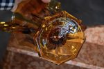 Zajímavá starožitná váza ze žlutého ambrového skla