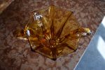 Zajímavá starožitná váza ze žlutého ambrového skla
