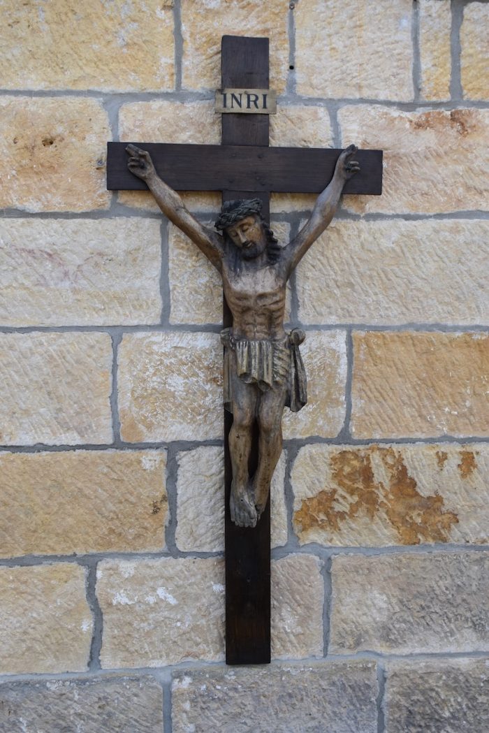Hodnotná starožitná dřevořezba Kristus