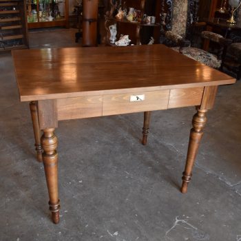 Velmi zachovalý starožitný stůl z mořeného bukového dřeva